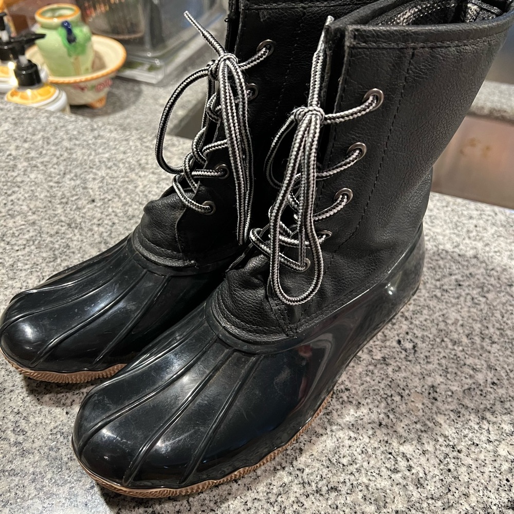 Womens Blue Brand Size 9  Flannel Lining Fall/Winter Rain Boots.